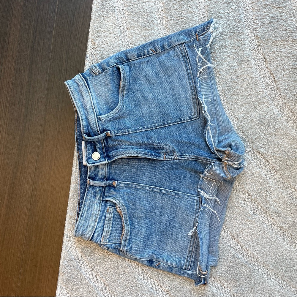 Good American shorts size 6